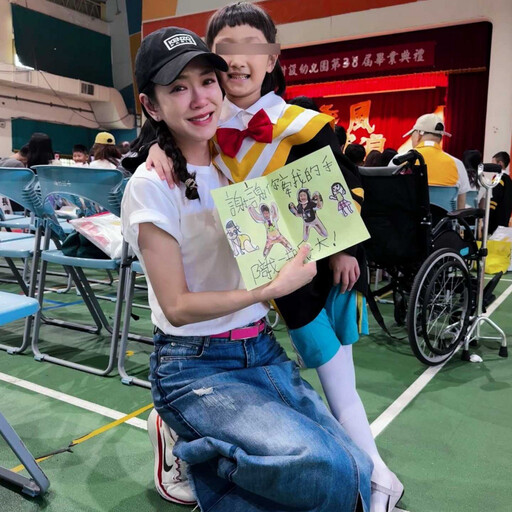楊千霈離婚後罕「同框前夫」 愛女畢業典禮上淚流不止