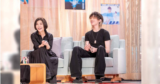時隔15年推新單曲 張清芳攜帥兒亮相