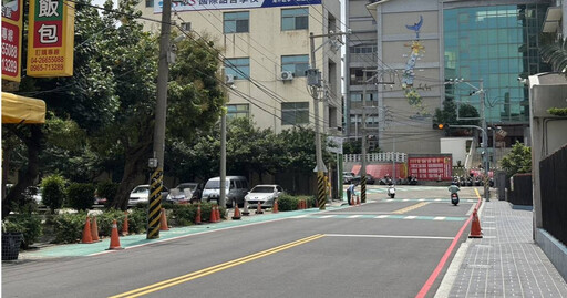 人行道忽高忽低易跌倒 外國網紅來台驚呼:我沒辦法在這活下來