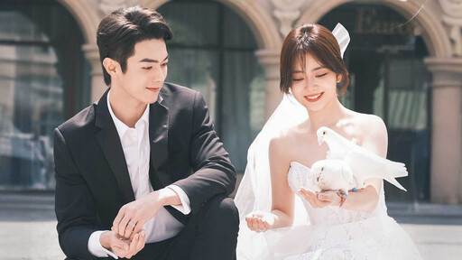 許凱化身霸總狂吻譚松韵 甜拍婚紗照:好像真的結婚了
