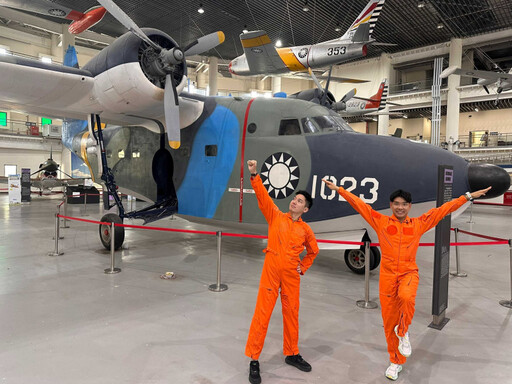 啦啦隊女神一粒濕身暢玩滑水樂園 八弟圓夢登上空軍一號