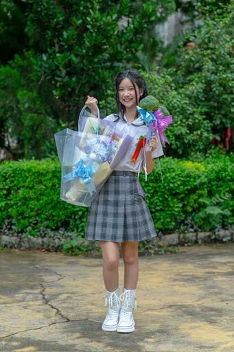 于卉喬如願考上世新理想科系 開心到翻滾歡呼