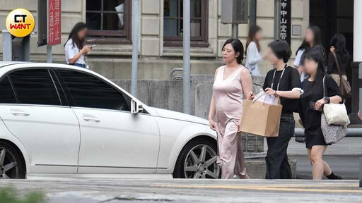 娛樂報報/劉品言頂5個月孕肚燦笑現身 老公連晨翔專車接送愛妻