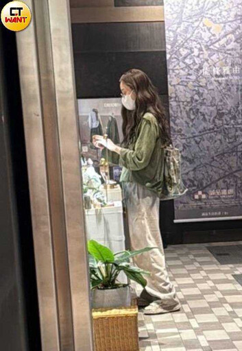 獨家/《歌手》翻車後調適心情 范瑋琪現身台北悠閒逛街