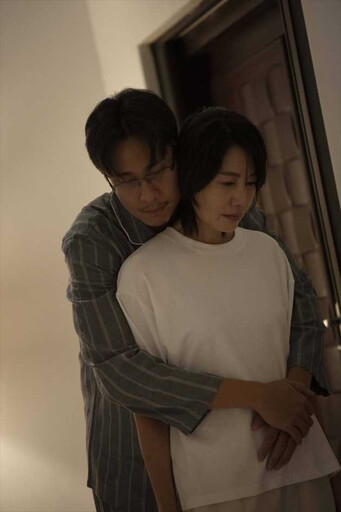 王品澔激情擁吻浪漫求婚 葛丞曝心聲:年輕人終究是年輕人