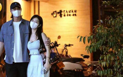 林佳緯致命接球失誤！遭酸「大球接多小球不會接」 啦啦隊女友回應了