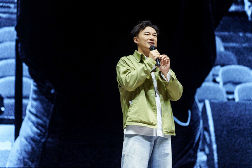 陳奕迅就醫病床畫面曝光 認了巡演完才停藥