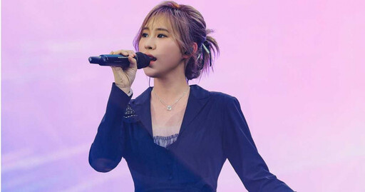 五月天冠佑北京向老婆求婚 女兒小玫瑰朝聖:他們好幸福
