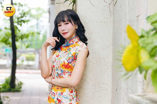 星收藏/夢露老師超長美腿好吸睛 上課穿旗袍都是因為「她」