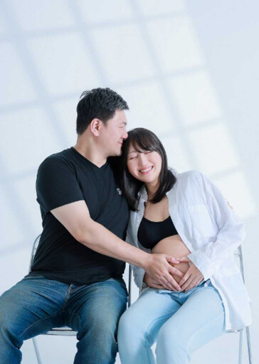 正妹插畫家織織產後2個月不藏了 曬與尪合照甜喊：我嫁了我喜歡的人