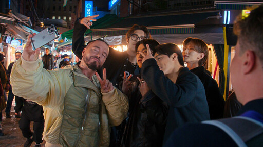 《K-POP 跨界戰》揭合作淵源! ATEEZ帶凱莉米洛體驗韓屋、ITZY同台辣妹合唱團有原因