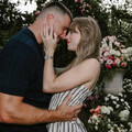 泰勒絲要結婚了！男友下跪求婚畫面曝 獻上超大鑽戒