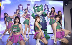 連莊小魔女隊長陳伊率韓籍三本柱亮相 廉世彬秀「超狂」中文撩粉