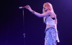 恰米娜台北完售場狂送驚喜 手寫訊息感動1200歌迷！