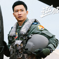黃冠智全副武裝扮飛行員 興奮喊：像《太陽的後裔》