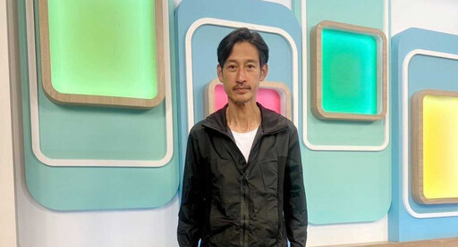 直擊！唐治平遊走街頭突出左勾拳 身形消瘦變成「皮包骨」