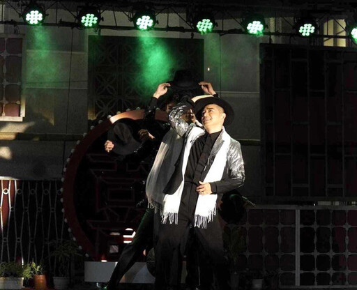 知名男主播「搖滾長髮」舊照曝光 他認曾有歌手夢