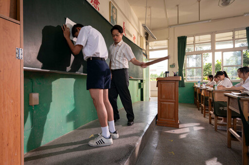 《南方時光》鄭有傑體罰「明華園小王子」 陳玄力屁股挨打「一點都不痛」