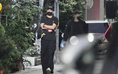 獨家／一放假就找柯震東嗑高級日料 王大陸福態會好友「菸抽到飽」