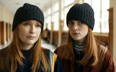 卡蜜兒拉扎演《天才琴手》傻眼：「導演瘋了！」 演妹妹變姊姊鏡像效果驚人