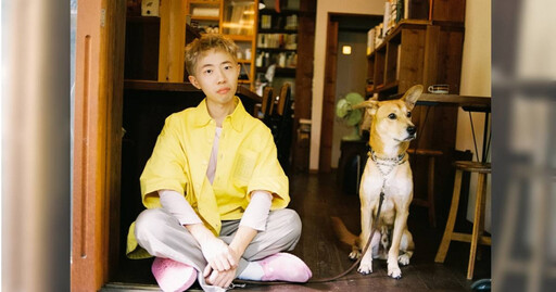 鄭興花12小時狂拍照 鑽進孩童遊具險抽筋