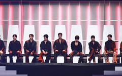 SJ攻蛋遇3萬人燈海 東海唱〈至少還有你〉落淚：是我們前進的光