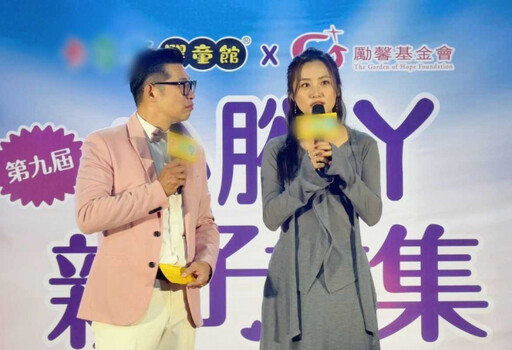 娛樂報報/「大齡」爸爸帶娃有練過 馬力歐「女兒控」親不停 劉亮佐與典典寶寶「推推樂」樂趣多