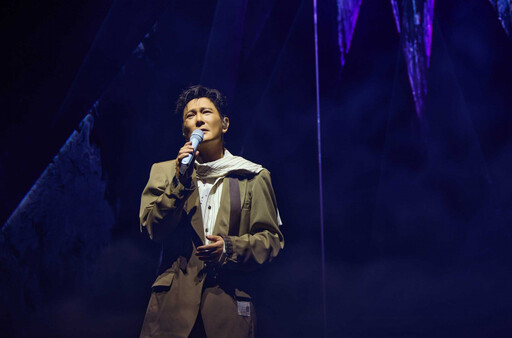 張信哲獨自流浪到巴黎 遊凡爾賽宮驚曝弄丟護照