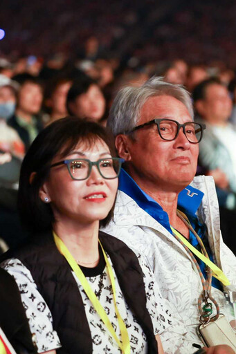 影帝秦祥林旋風返台兩天挺《民歌》 陶晶瑩帶女兒追「媽媽年代的TWICE」