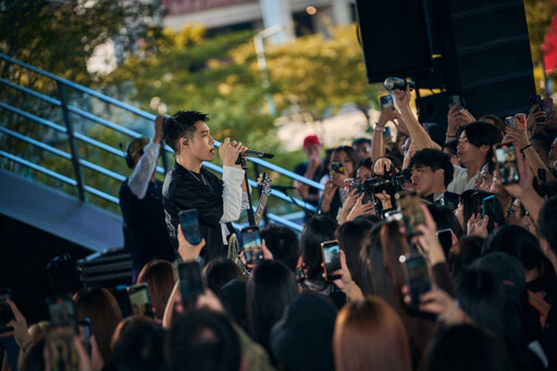 周湯豪Block Party嗨翻千人 媽媽比莉「驚喜現身」力挺兒子