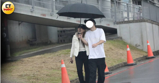 優美新人生1／挺過事業低谷換新賓士車 小優與新歡雨中約會肢體交纏分不開