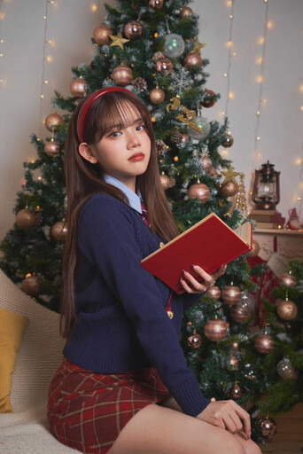 最美星二代登《2025苗栗耶誕城》 王彩樺看好女兒演藝路