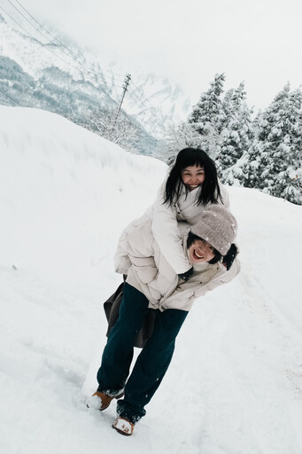 男星日本拍MV「女主角急送醫」！團隊遭暴風雪困住…神秘壯漢現身救援