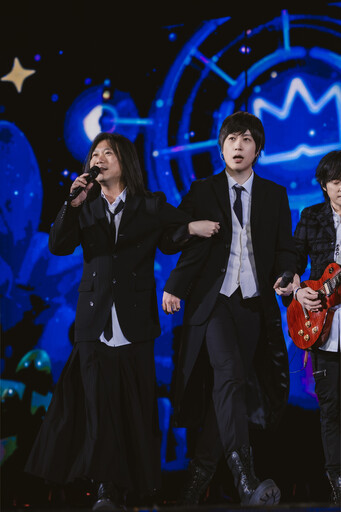 白敬亭現身「五月天演唱會」曝私下約定 阿信爆料：唱《難哄》夯曲緊張發抖
