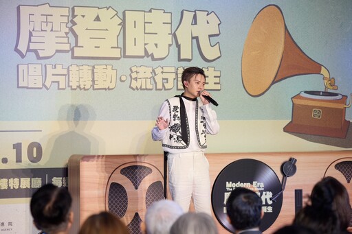 許富凱感冒「失聲1個半月」靠這方法解決 曹雅雯為陪病父剃平頭給祝福