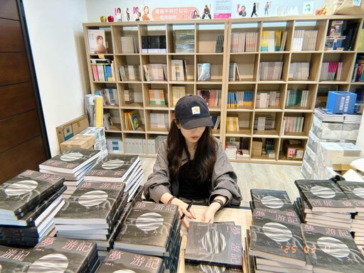 柯佳嬿《夢 游記》秒殺 親揭清純雙馬尾照 塞419辦讀書見面會