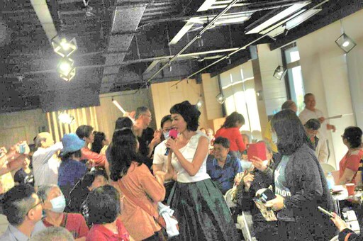 藝人唐玲高雄開講 感動病友一句話全場落淚