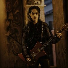 林頤原新歌曝鹿港廟口紅色燈籠寫離家的人 MV家人首入鏡親情互動