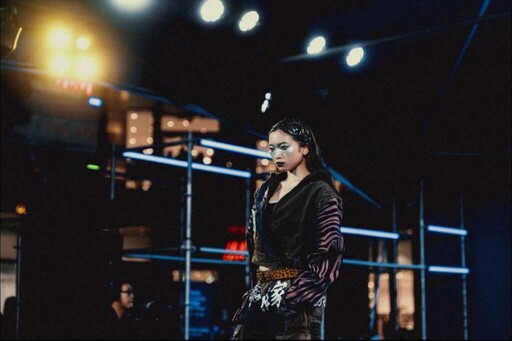 崑山科大新生勇闖臺北時裝週 百人走秀展現新世代時尚風采