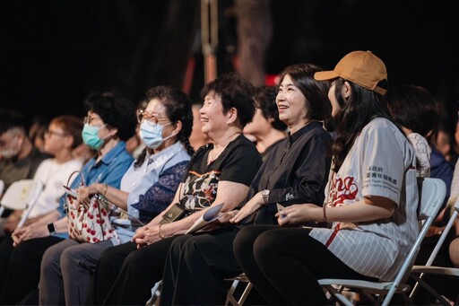 鐵獅玉玲瓏超有梗!屏東3千鄉親笑到飆淚 周春米也尬歌