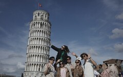 拍攝驚險連連 拍攝遇印巴戰爭爆發《嗨！營業中》成員自費送義大利名產 寵粉到家