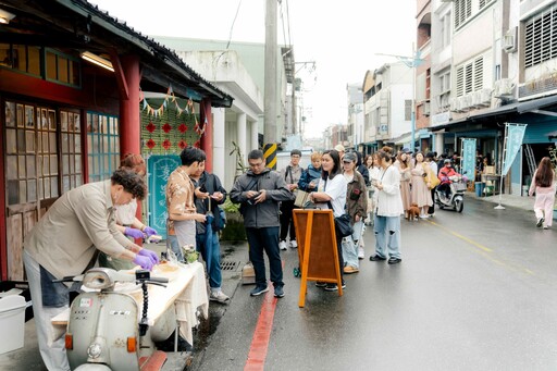白安迎來重任淚崩不要當店長 小鐘當大來賓排隊人潮湧現