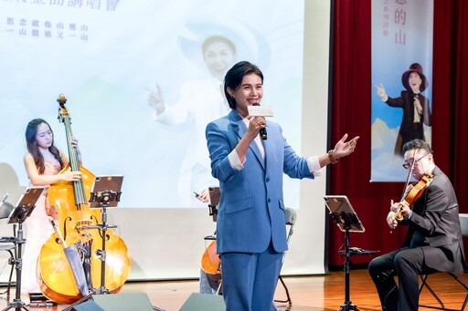盤過思念的山鳳飛飛金曲講唱會旋律飄揚大溪 朱海君擔任導聆人