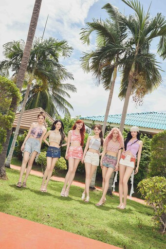 STAYC 變身夏日女孩 形象全新曝光