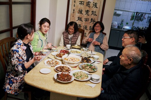 曾寶儀帶「戲劇圈的大秘寶」回家！百白返鄉基隆分享溫暖又爆笑的成長記憶