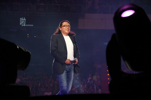 民歌大巨蛋「海歸派」星光齊聚呼應中秋「月圓人團圓」秦祥林熱情響應集體總動員「回家」歡唱團聚