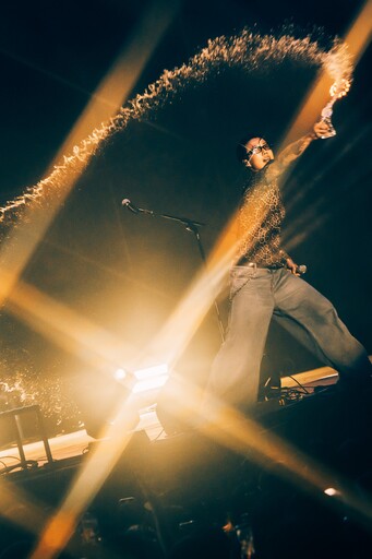 鐵玫瑰音樂節嗨爆桃園 2天湧入上萬樂迷搖擺吶喊