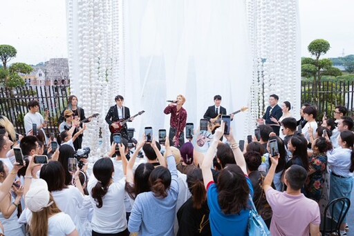 吳克群突襲素人婚禮現場 親送999紅包 唱新歌甜度破表浪漫祝福全場