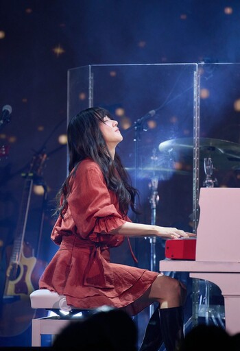 音樂精靈林逸欣生日開唱 輪番請出3位嘉賓鋼琴 小提琴和電吉他一同飆演