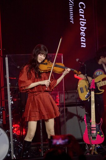 音樂精靈林逸欣生日開唱 輪番請出3位嘉賓鋼琴 小提琴和電吉他一同飆演